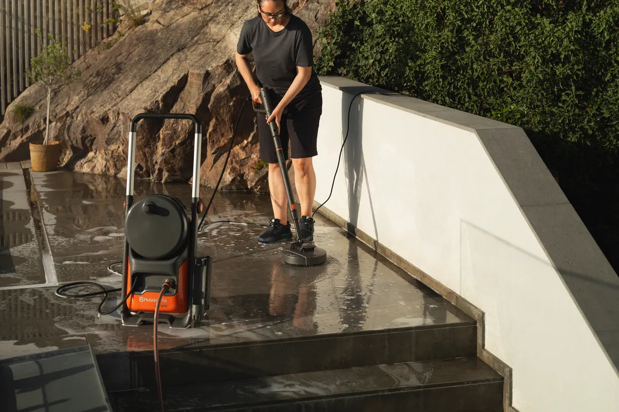 Husqvarna PW 370 outdoor cleaning