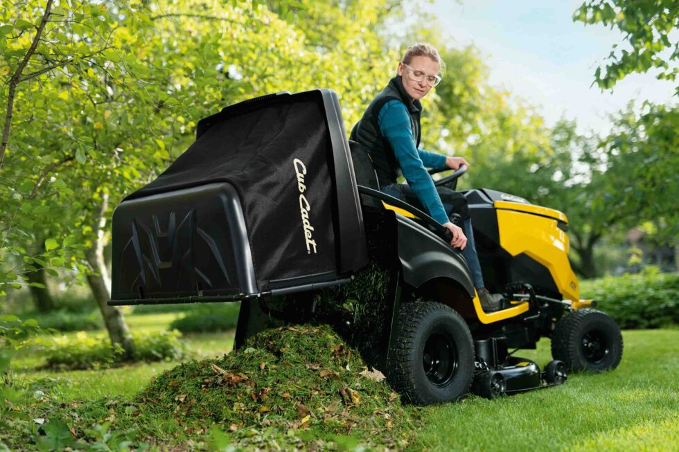 Cub Cadet 1023 XT2 powerful mower features a 42″ Robotically Welded Steel Deck