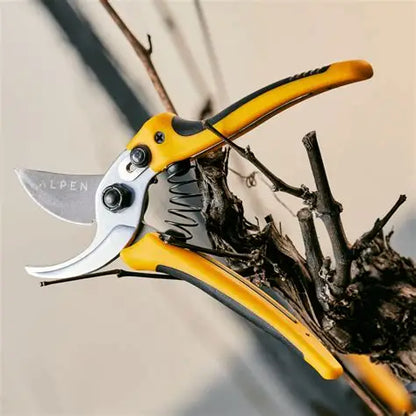 Wildhorn 32 Electric pruning shear kit with 3 batteries 14.4V (3 x 2.6Ah - 37.44Wh).
