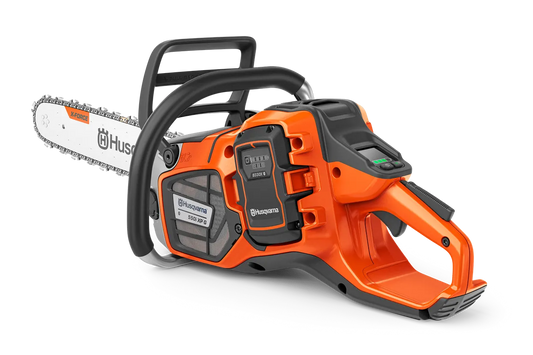 Husqvarna 550i XP Power or agility, a professional chainsaw with two battery options