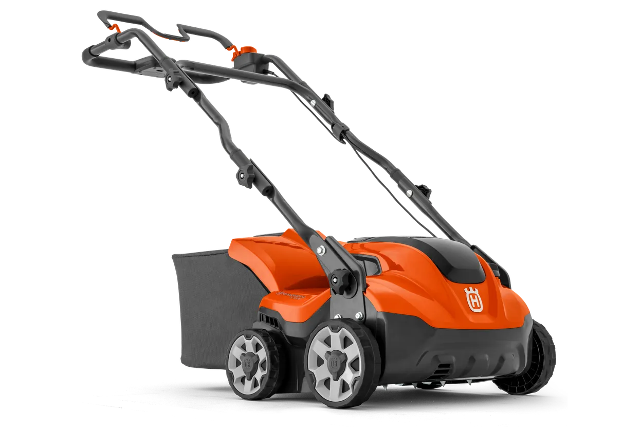 Husqvarna S 138i Efficient, battery-powered scarifier with 2-in-1 function