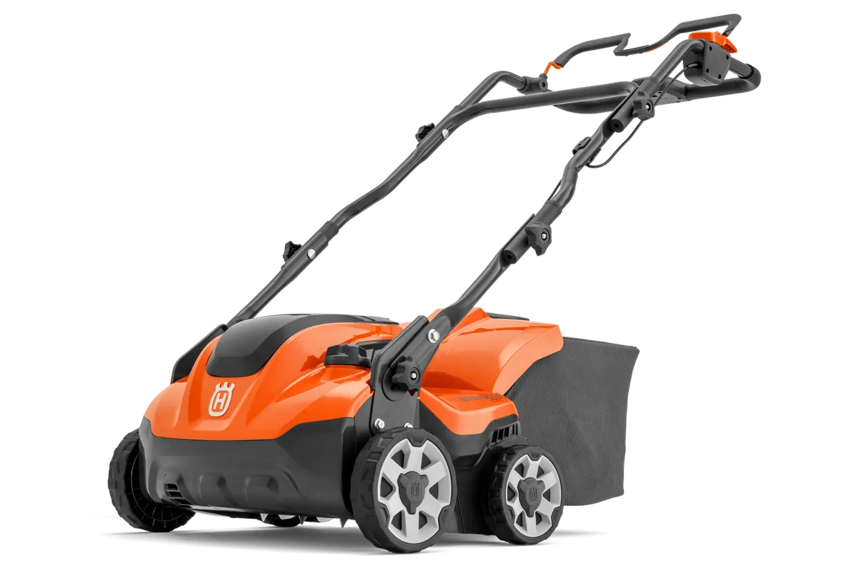 Husqvarna S 138i Efficient, battery-powered scarifier with 2-in-1 function