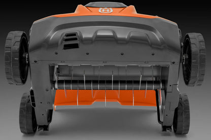 Husqvarna S 138i Efficient, battery-powered scarifier with 2-in-1 function