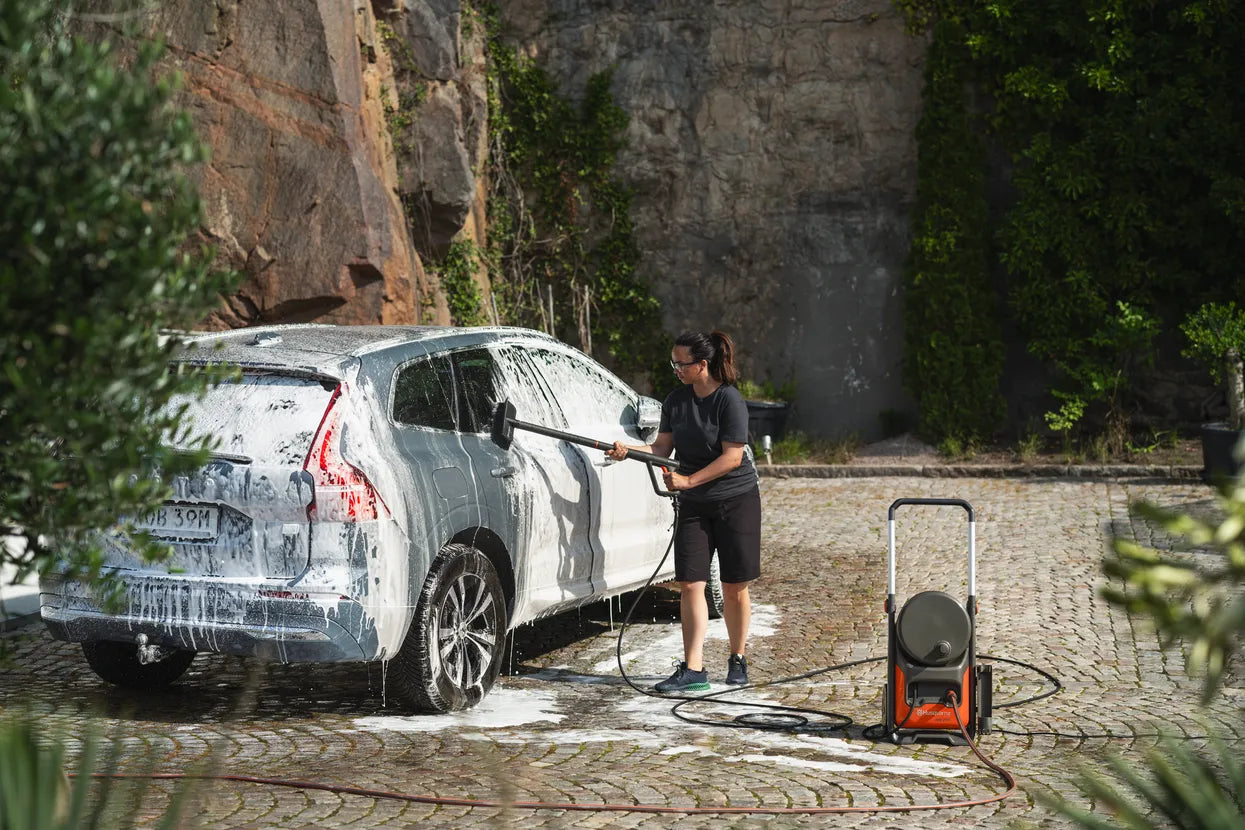Husqvarna PW 370 outdoor cleaning
